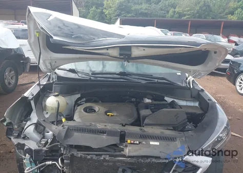 2019 Hyundai Tucson Value z USA, uszkodzony, nr VIN KM8J33A42KU847981